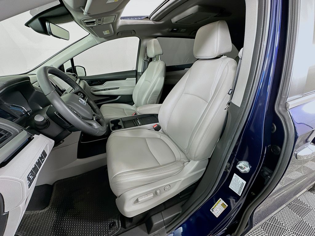 2023 Honda Odyssey Touring photo 19
