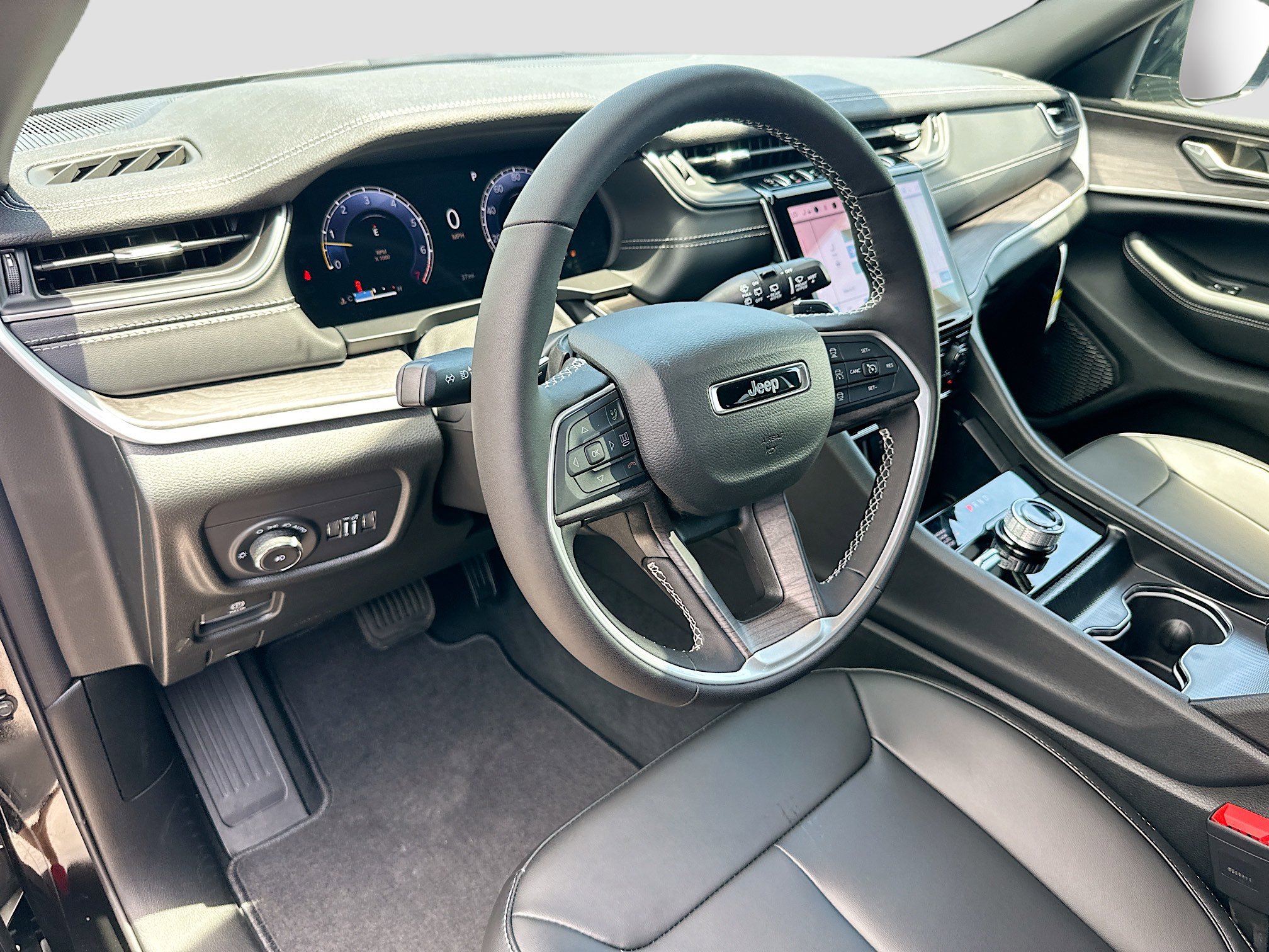 2025 Jeep Grand Cherokee Limited photo 4