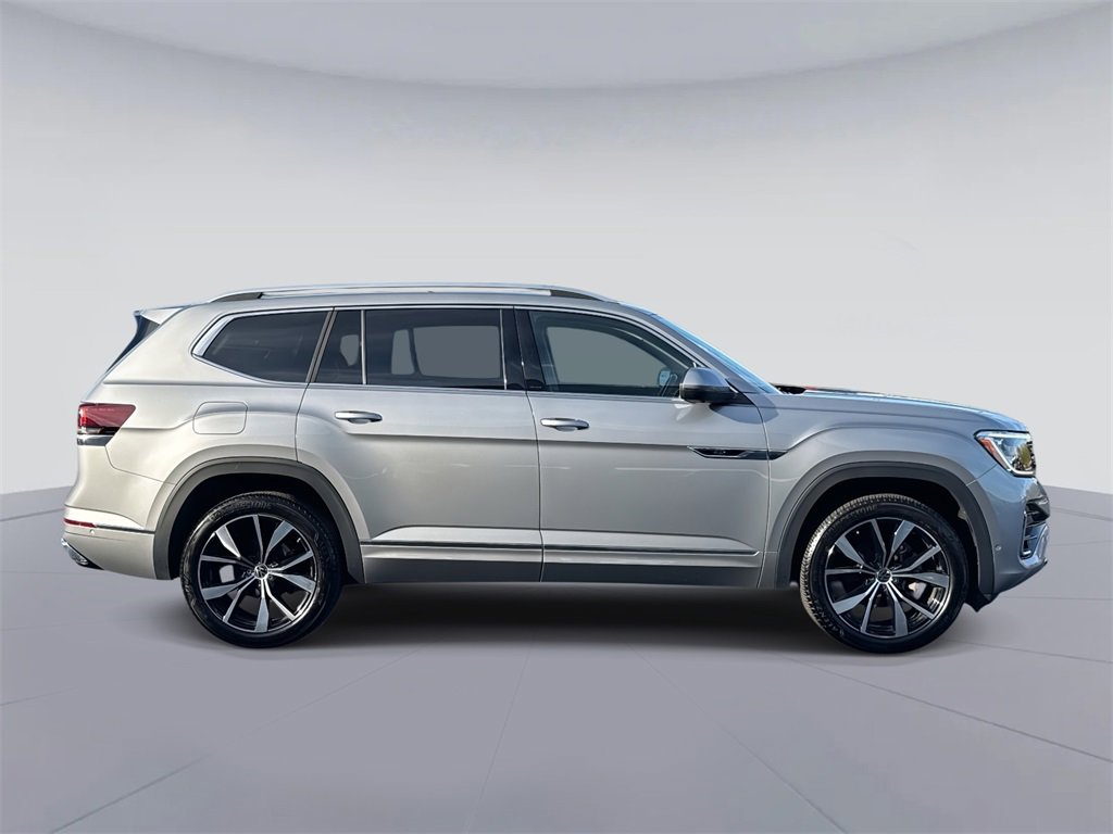 2024 Volkswagen Atlas SEL Premium R-Line photo 2