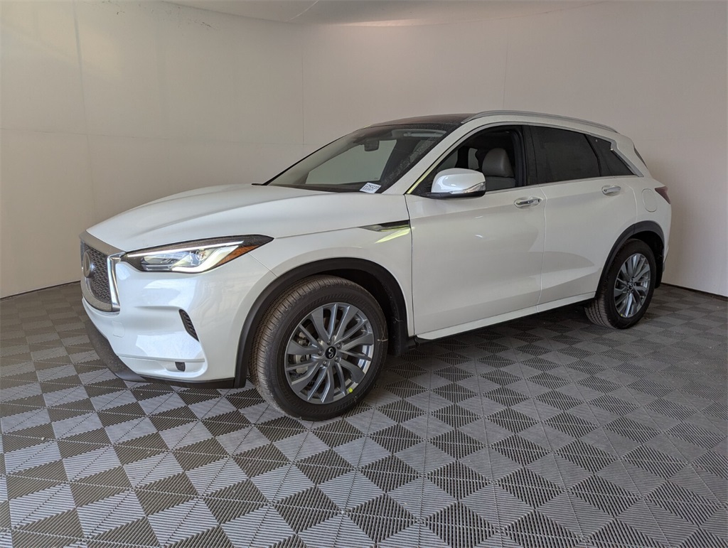2025 Infiniti QX50 Luxe AWD photo 4