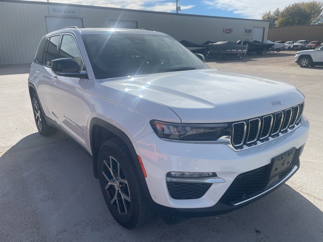 2023 Jeep Grand Cherokee Limited photo 2