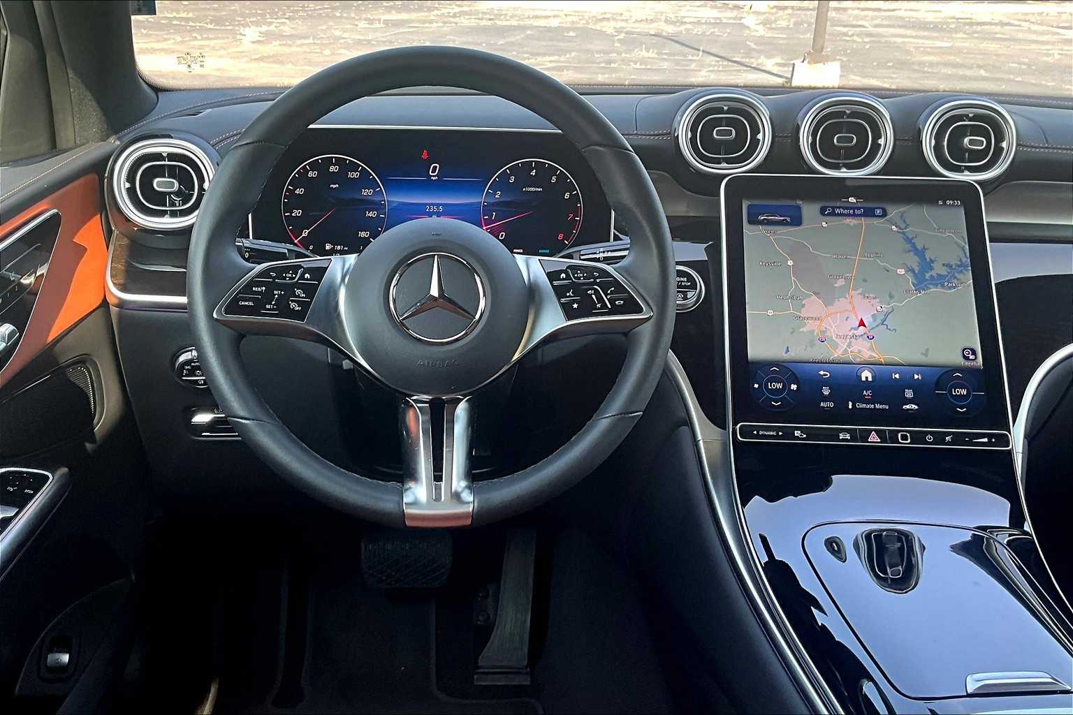 Image 4 of Certified Pre-Owned 2025 Mercedes-Benz GLC 300 AWD 4MATIC