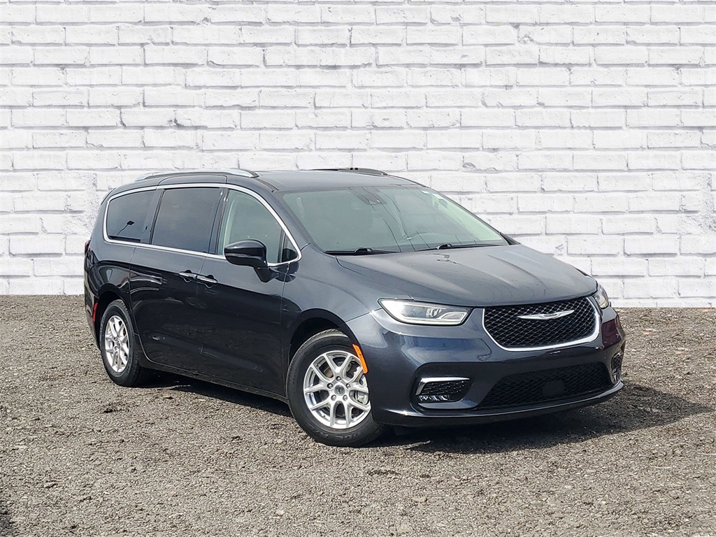 2021 Chrysler Pacifica Touring L's photo