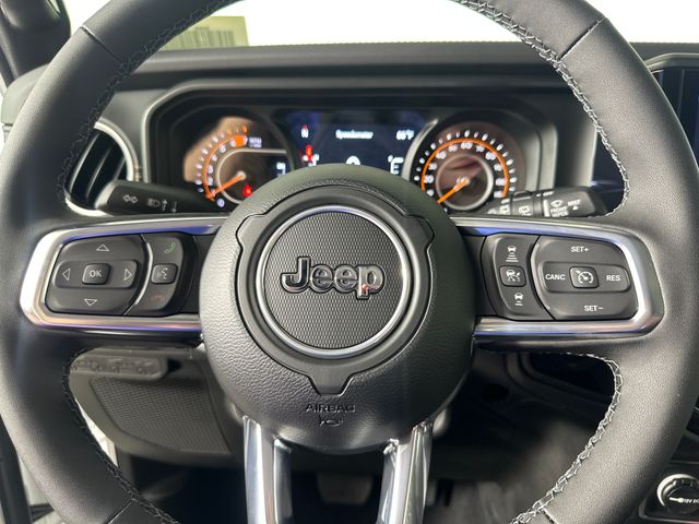 2025 Jeep Wrangler Sahara photo 11