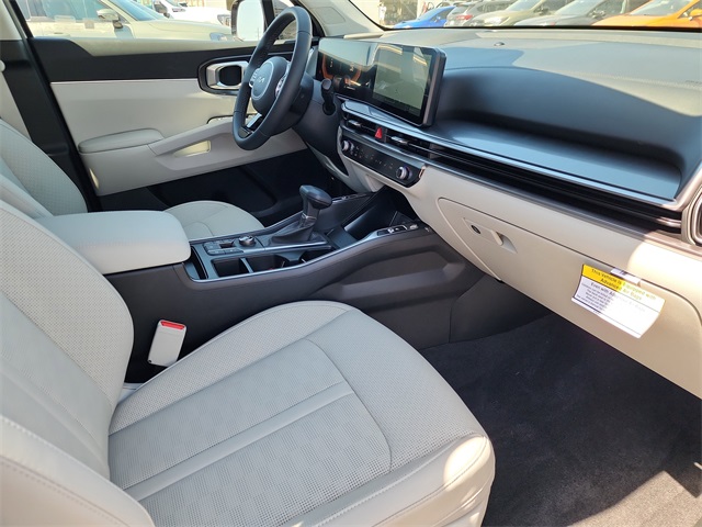 2025 Kia Sorento S photo 14