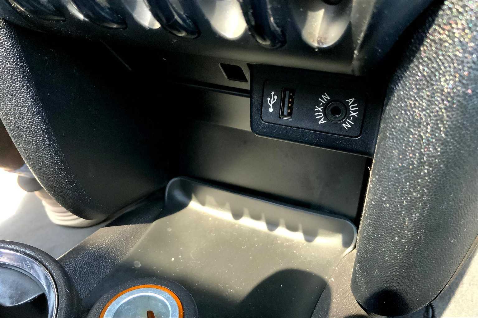 2012 Mini Clubman Base photo 24