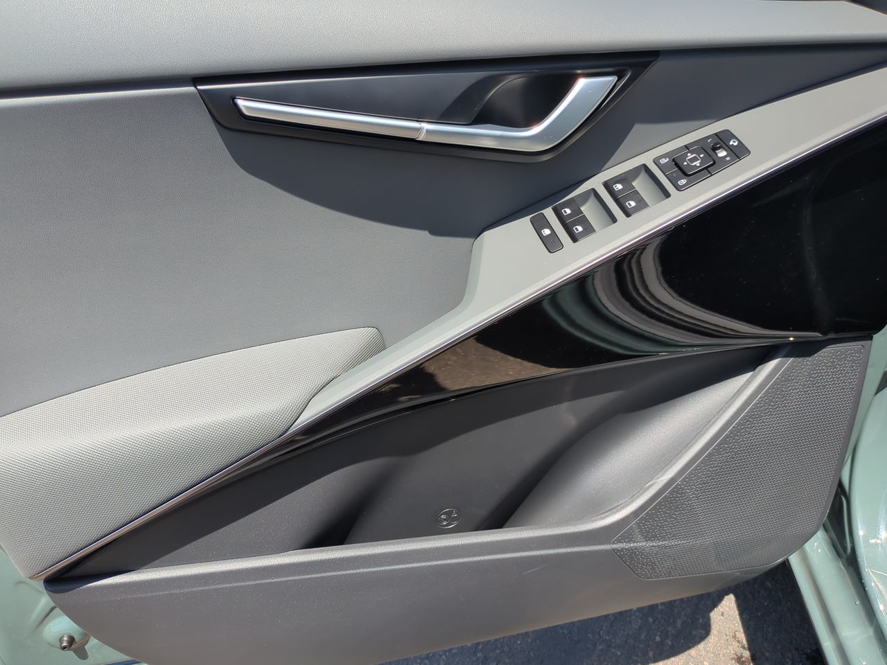 2025 Kia Niro EX Touring photo 18