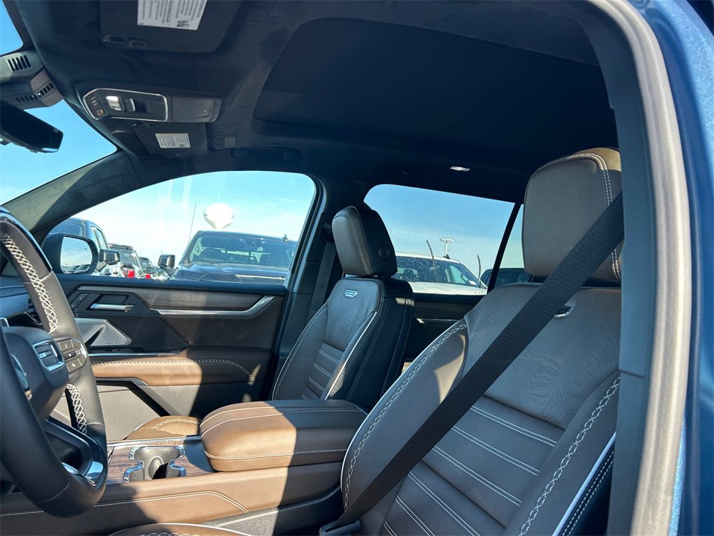 2026 GMC ACADIA - Image 14