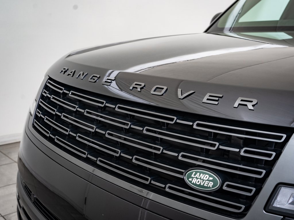 2025 Land Rover Range Rover SE photo 3