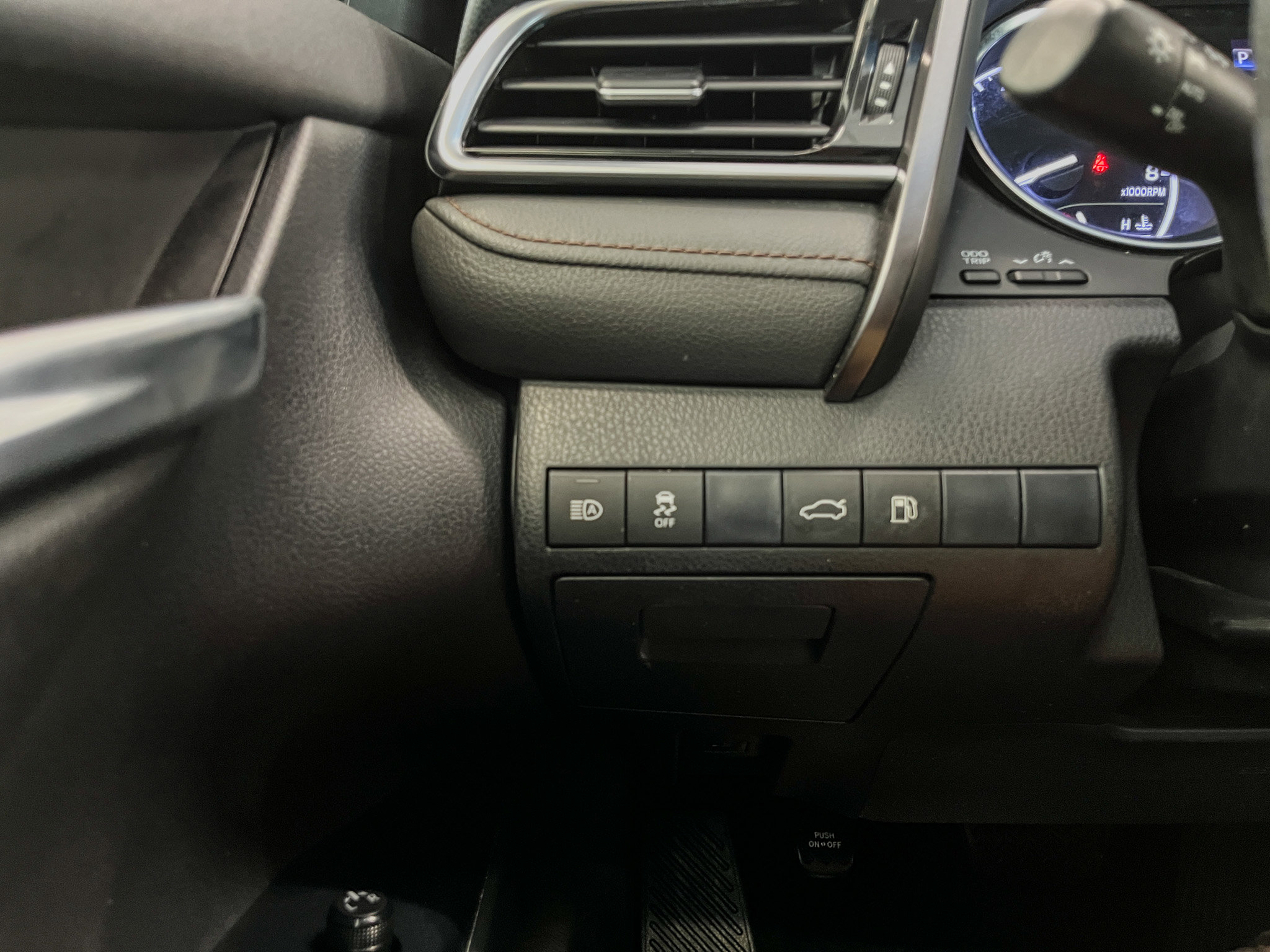 2018 Toyota Camry LE photo 17