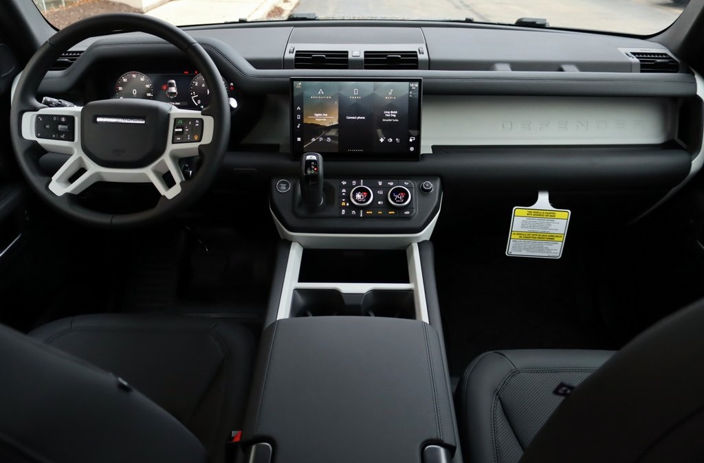 2025 LAND ROVER DEFENDER - Image 8