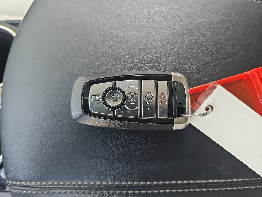2018 Ford Edge Titanium photo 33