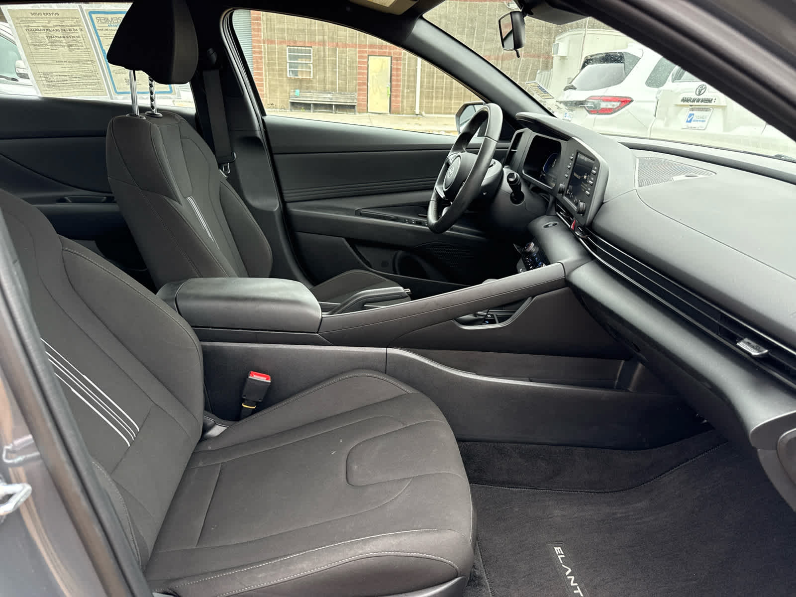2025 Hyundai Elantra SEL Sport photo 19