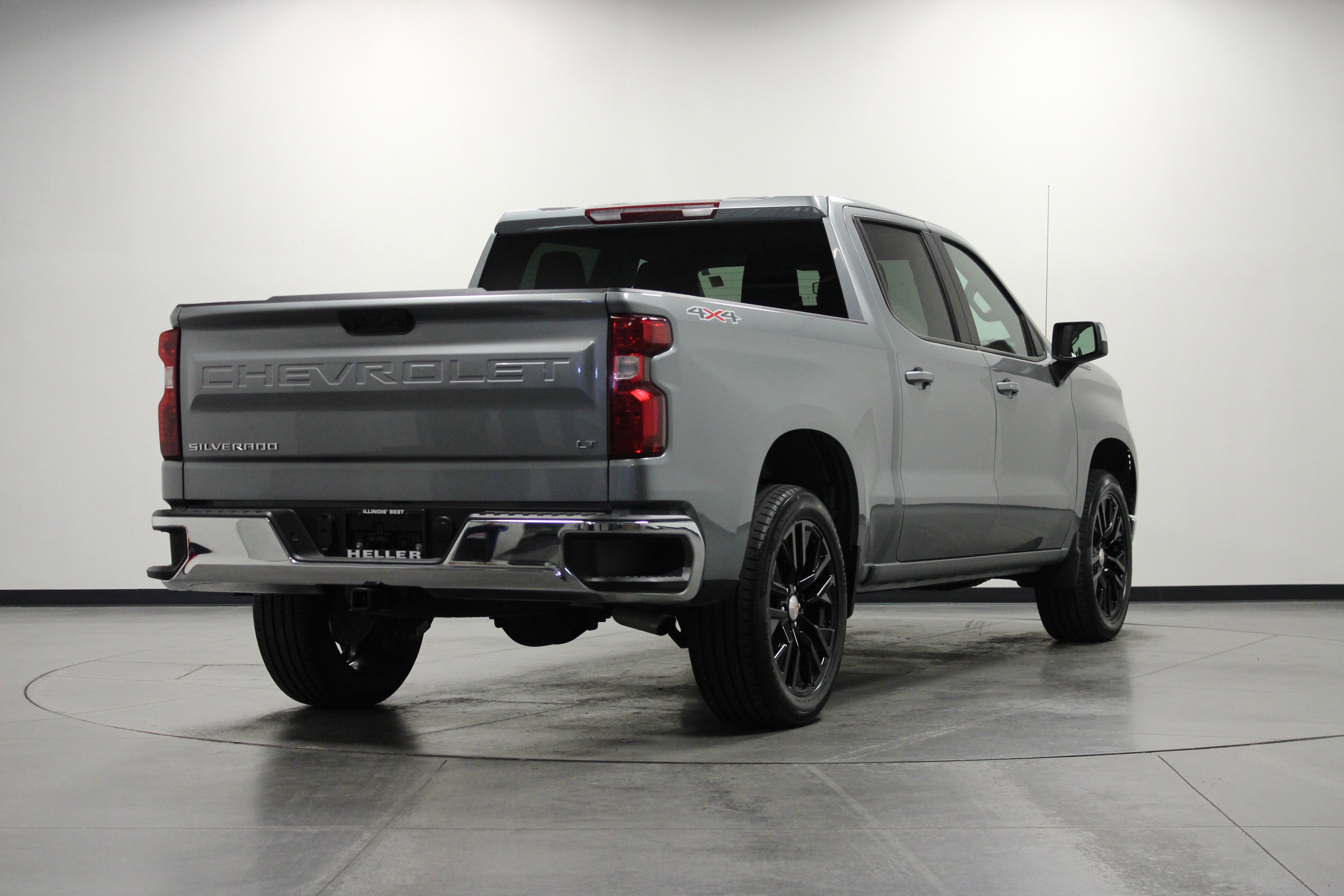 2025 Chevrolet Silverado 1500 LT photo 3
