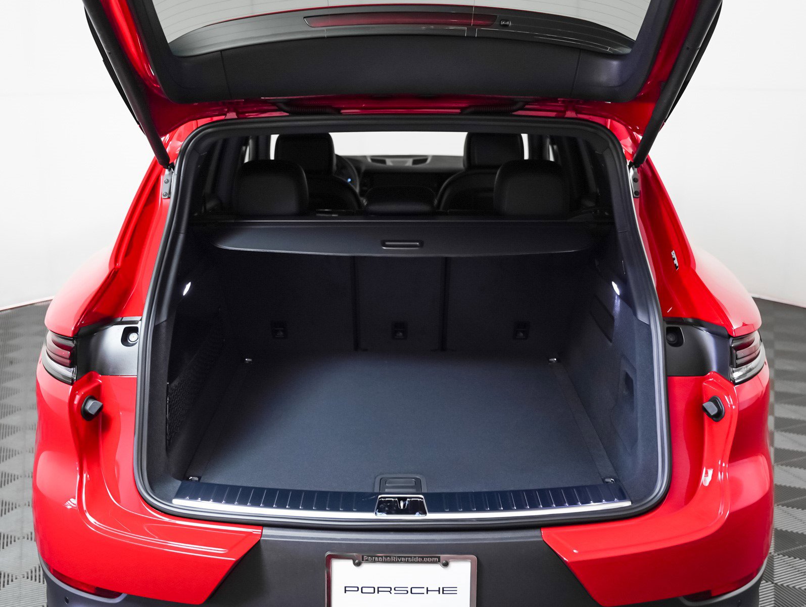 2025 Porsche Cayenne photo 25