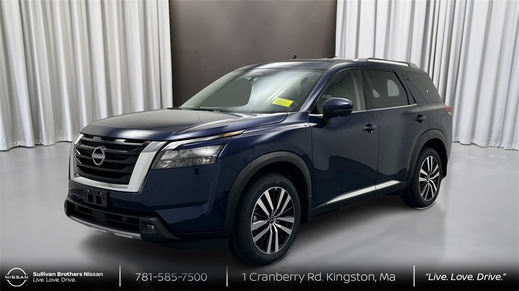 2025 Nissan Pathfinder Platinum's photo