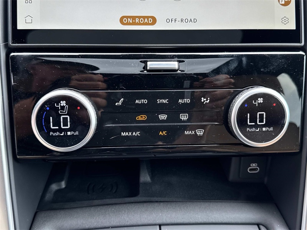 2025 Land Rover Discovery SE photo 25
