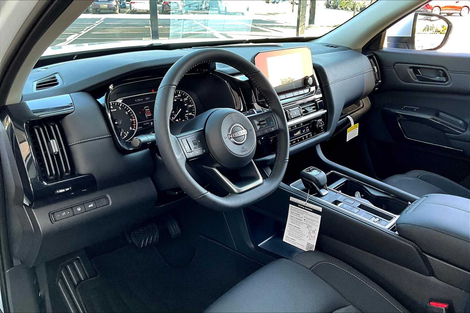 2025 Nissan Pathfinder SV photo 8