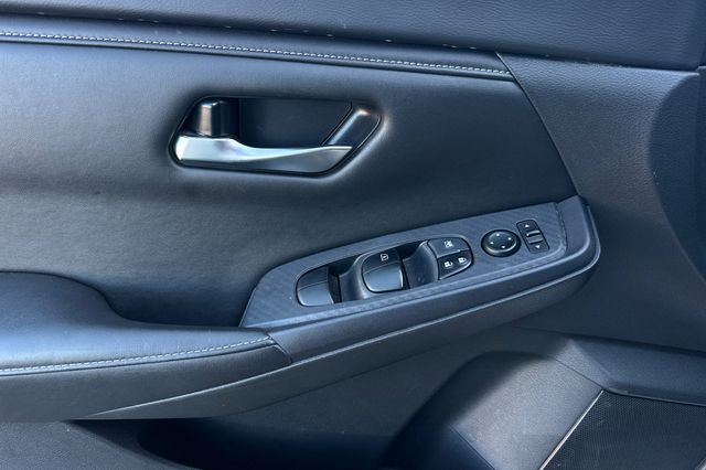 2023 Nissan Sentra SV photo 10