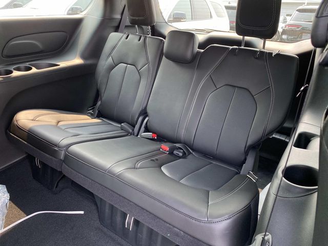 2025 Chrysler Voyager LX photo 7
