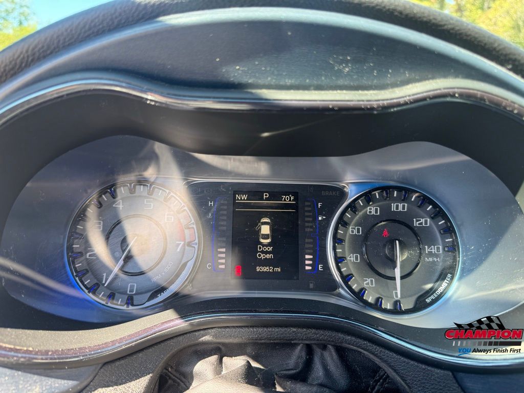 2015 Chrysler 200 S photo 10