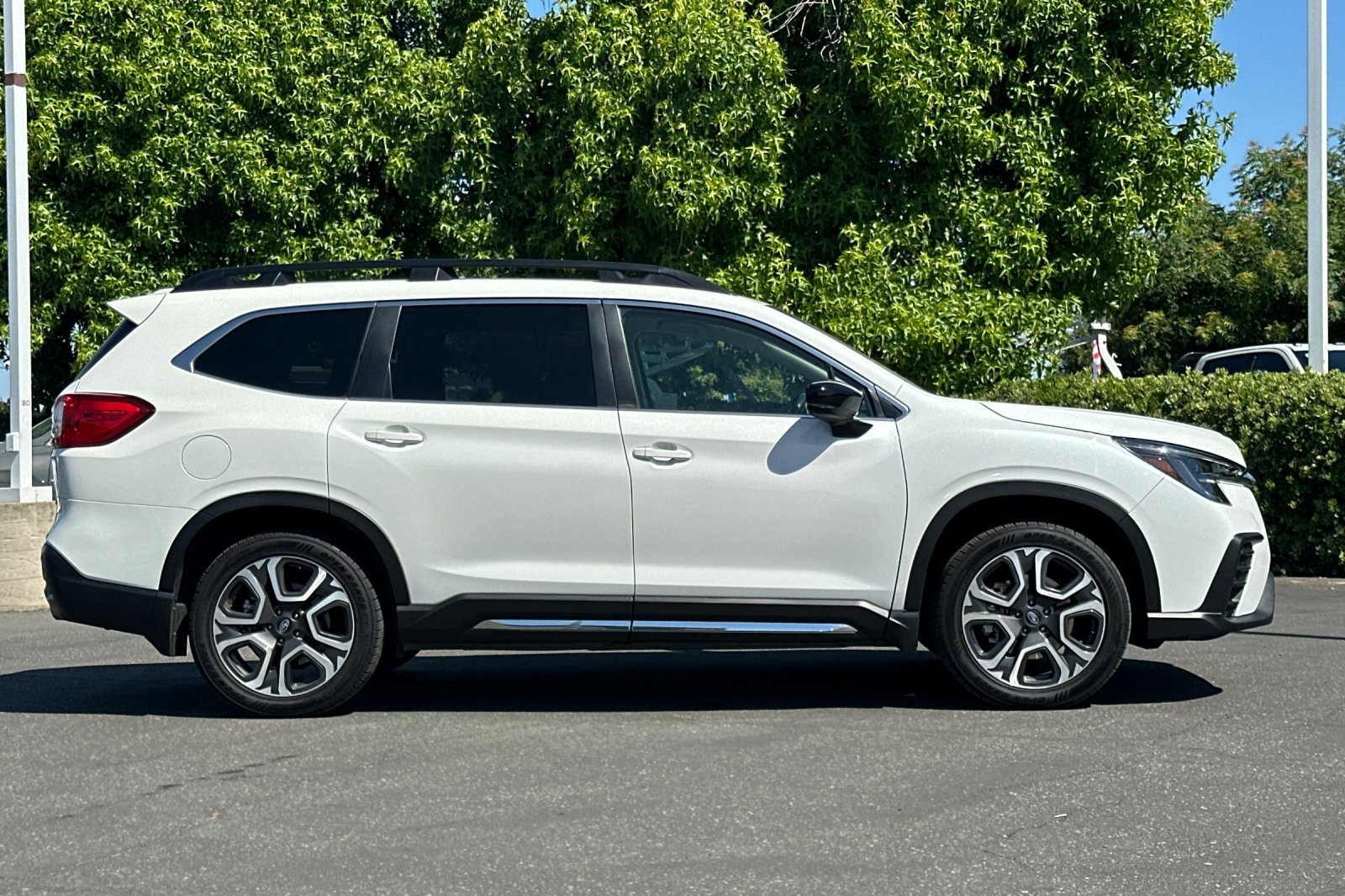 2024 Subaru Ascent Limited photo 3