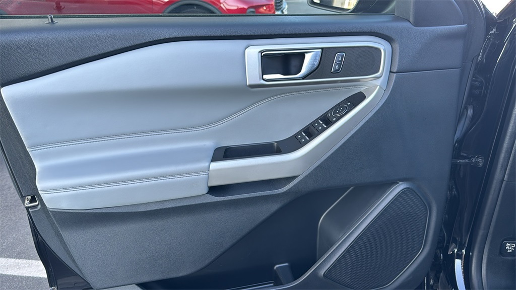 2022 Ford Explorer XLT photo 16