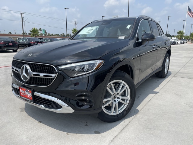2025 Mercedes Benz GLC 300 photo 3