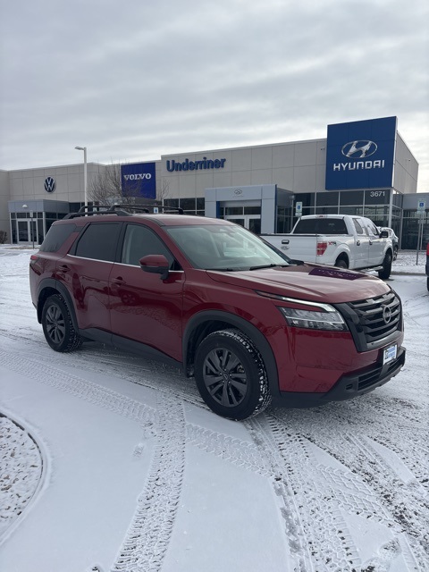 2022 Nissan Pathfinder SV