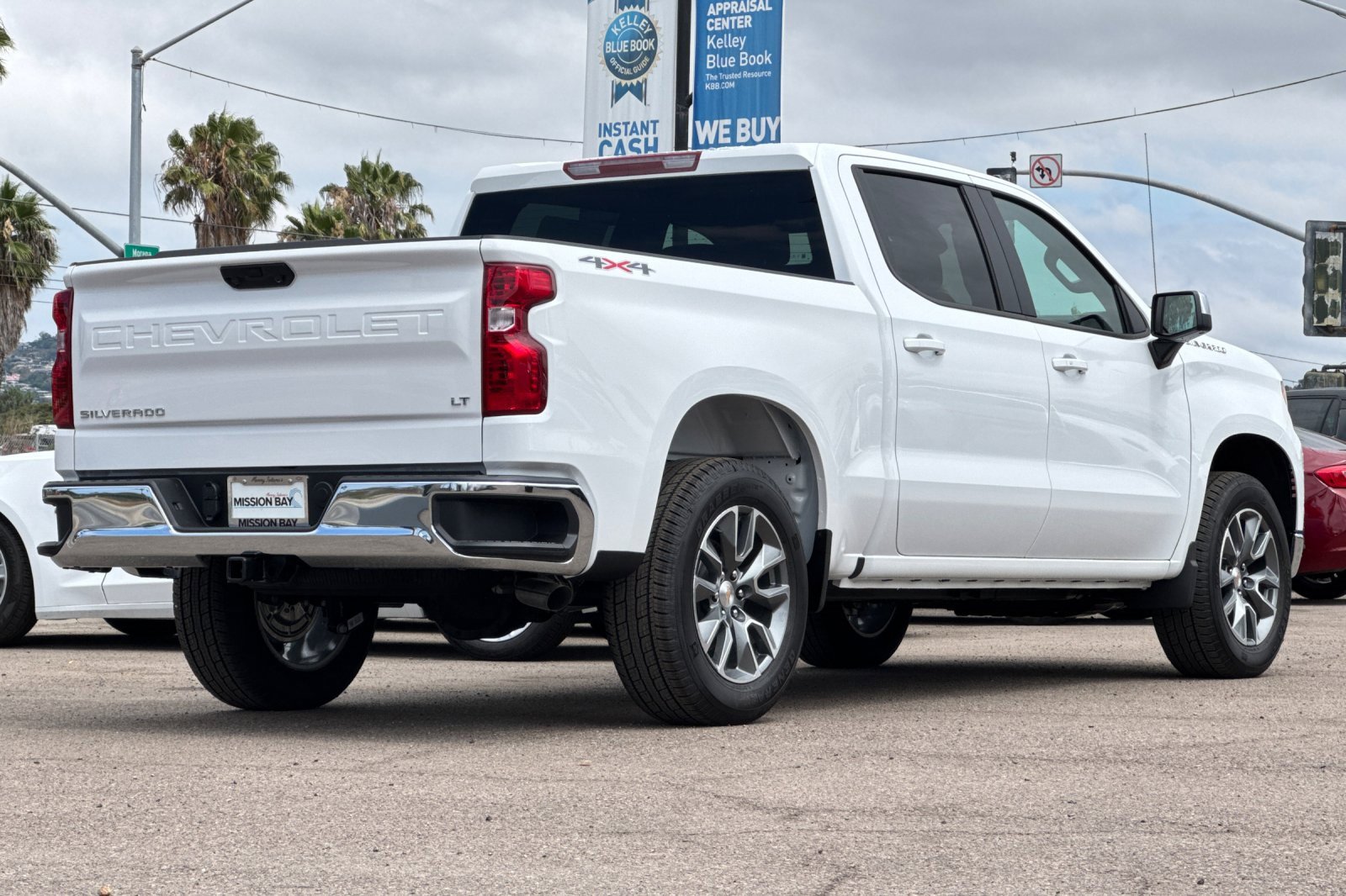 2025 Chevrolet Silverado LT photo 4