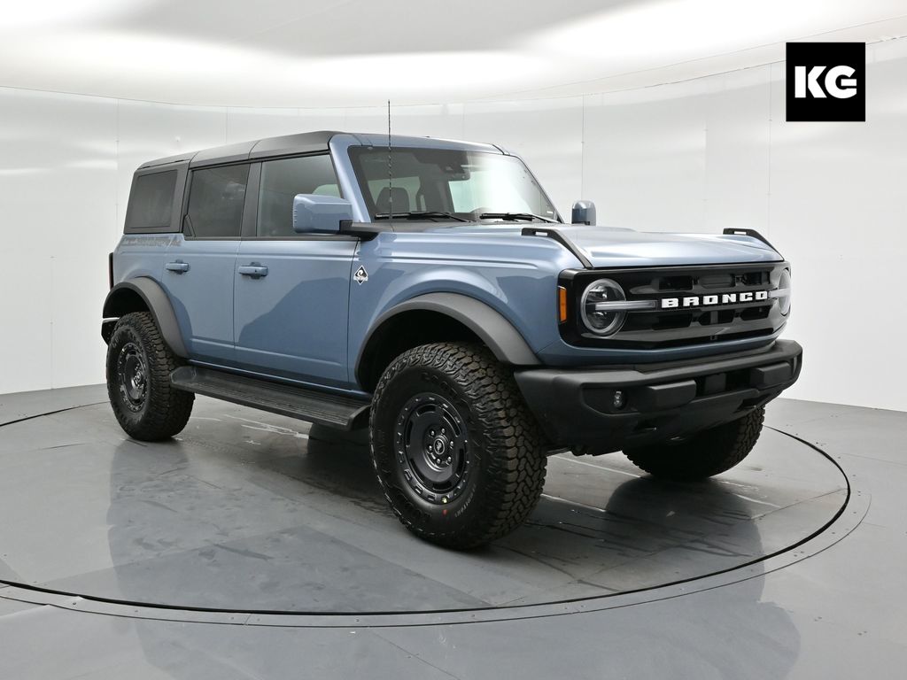 2025 Ford Bronco 4-Door Outer Banks's photo