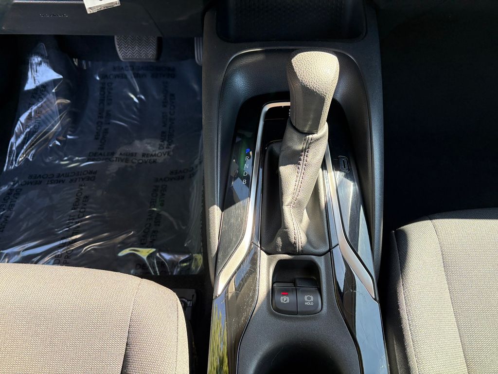 2022 Toyota Corolla LE photo 19