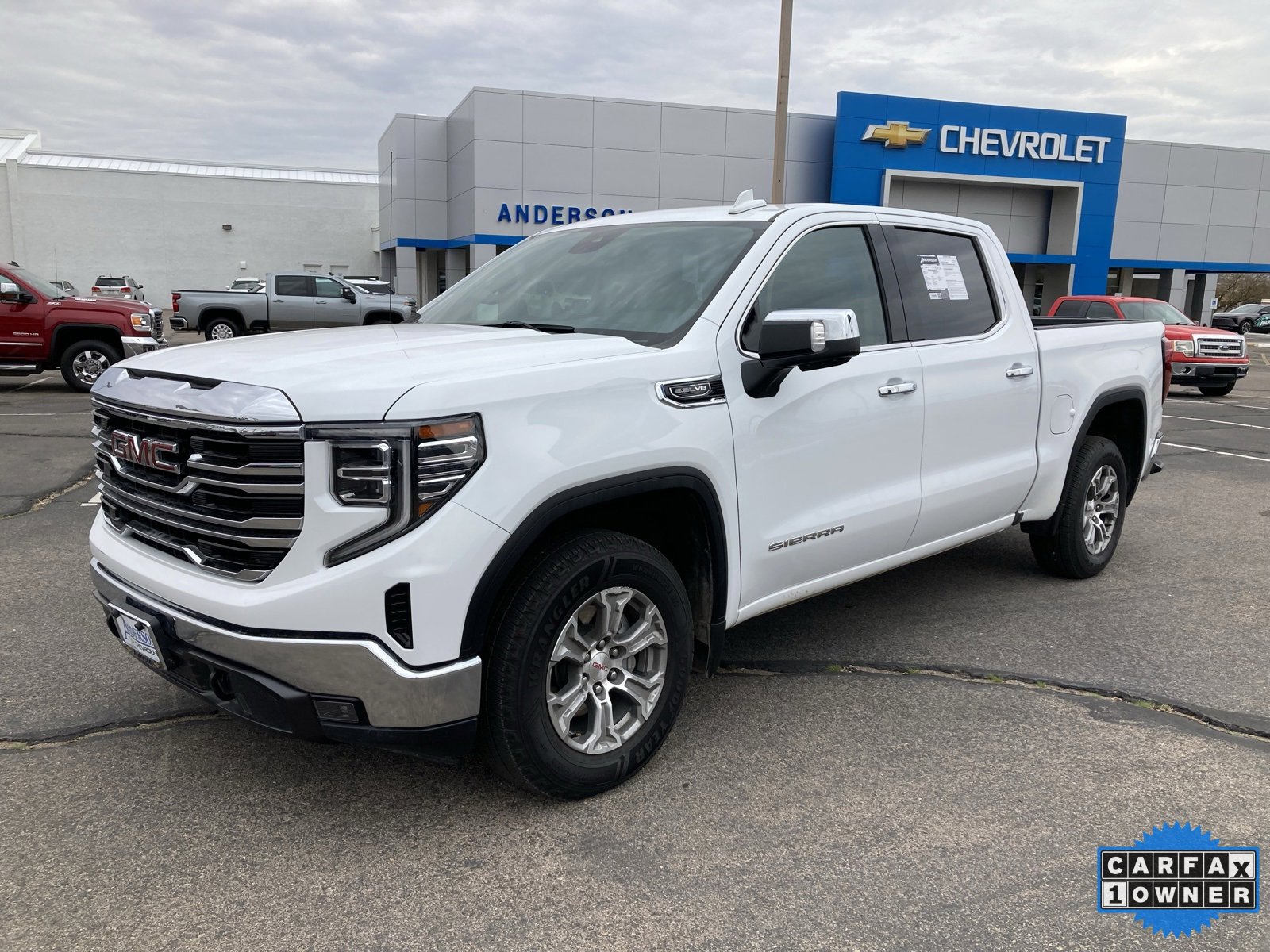 2024 GMC Sierra 1500 SLT's photo