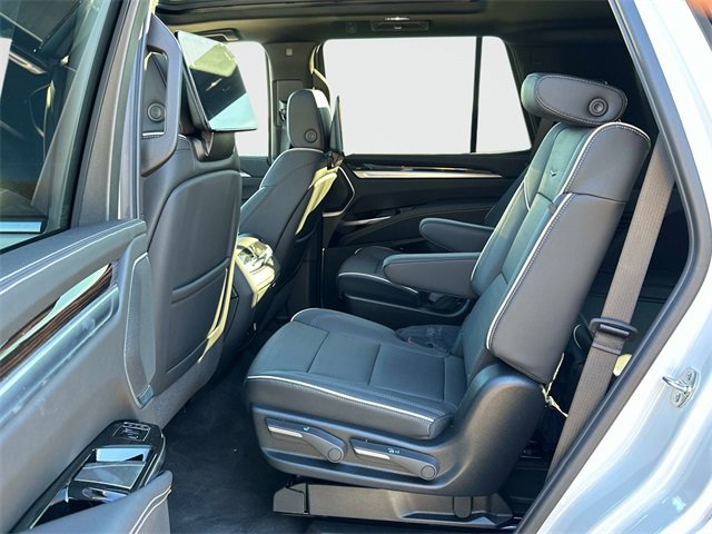 2025 Cadillac Escalade Premium Luxury photo 4