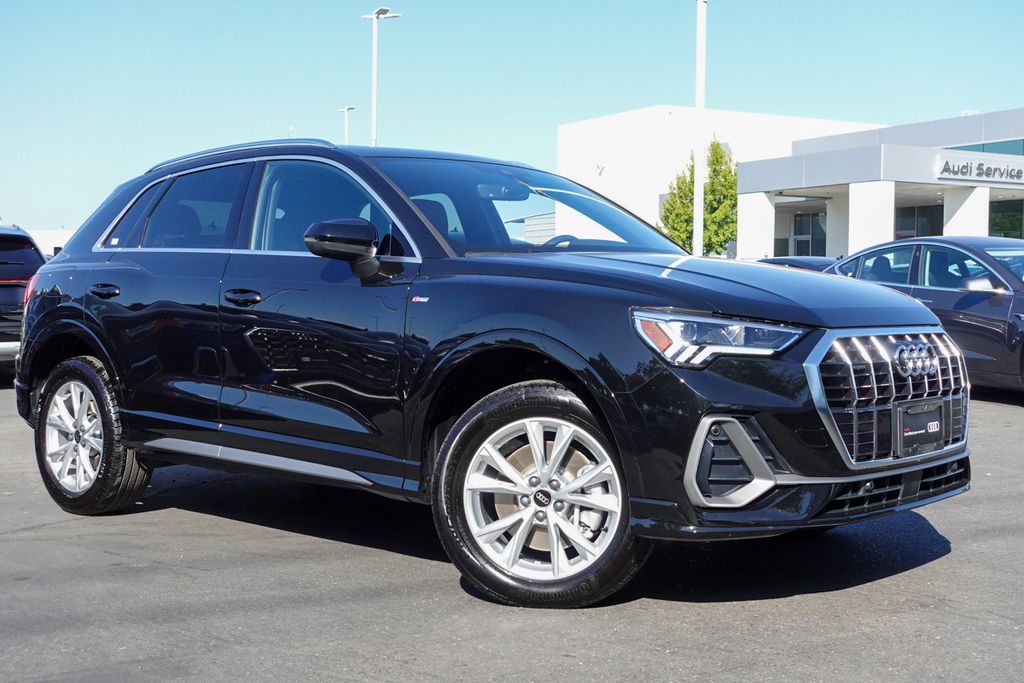 2025 Audi Q3 S line Premium Plus photo 2