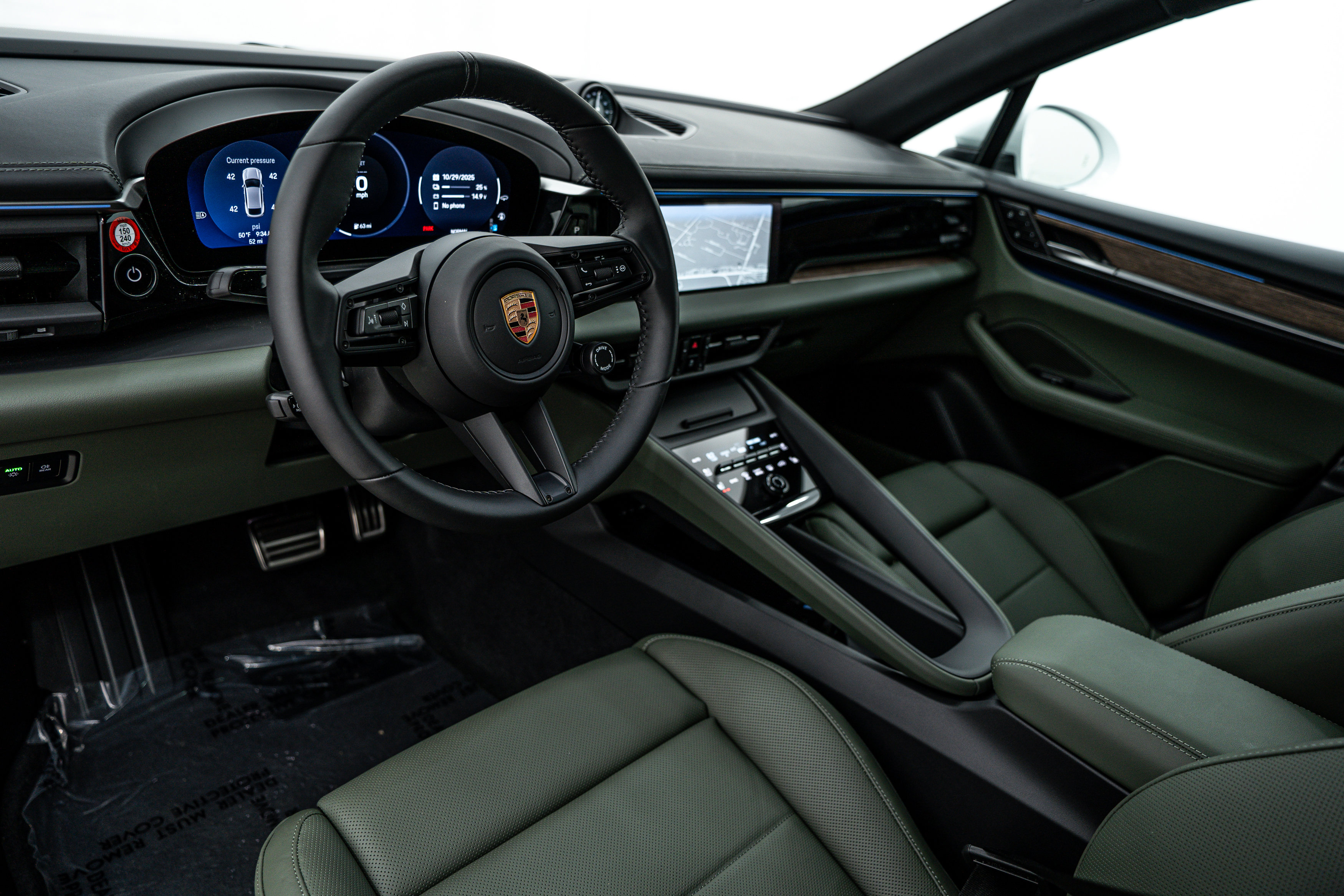2025 Porsche Macan Electric photo 4
