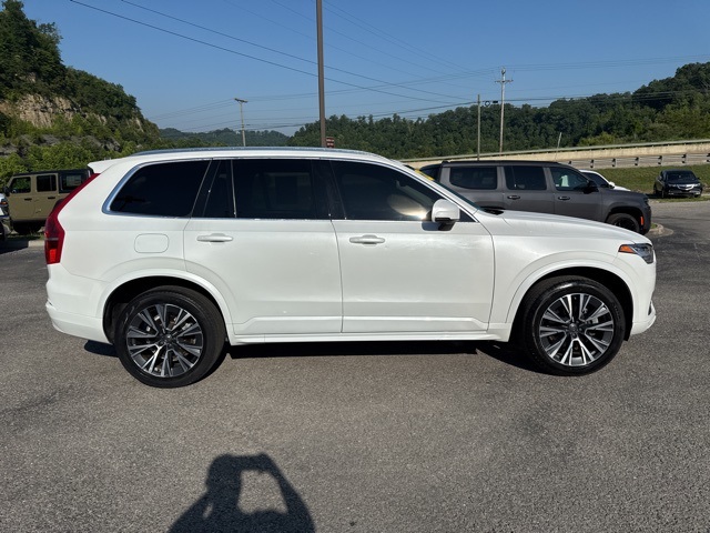 2022 Volvo XC90 T5 Momentum photo 2