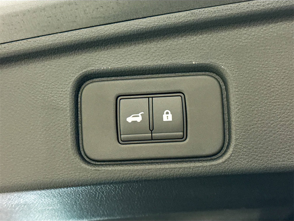 2025 Nissan Pathfinder SV photo 18