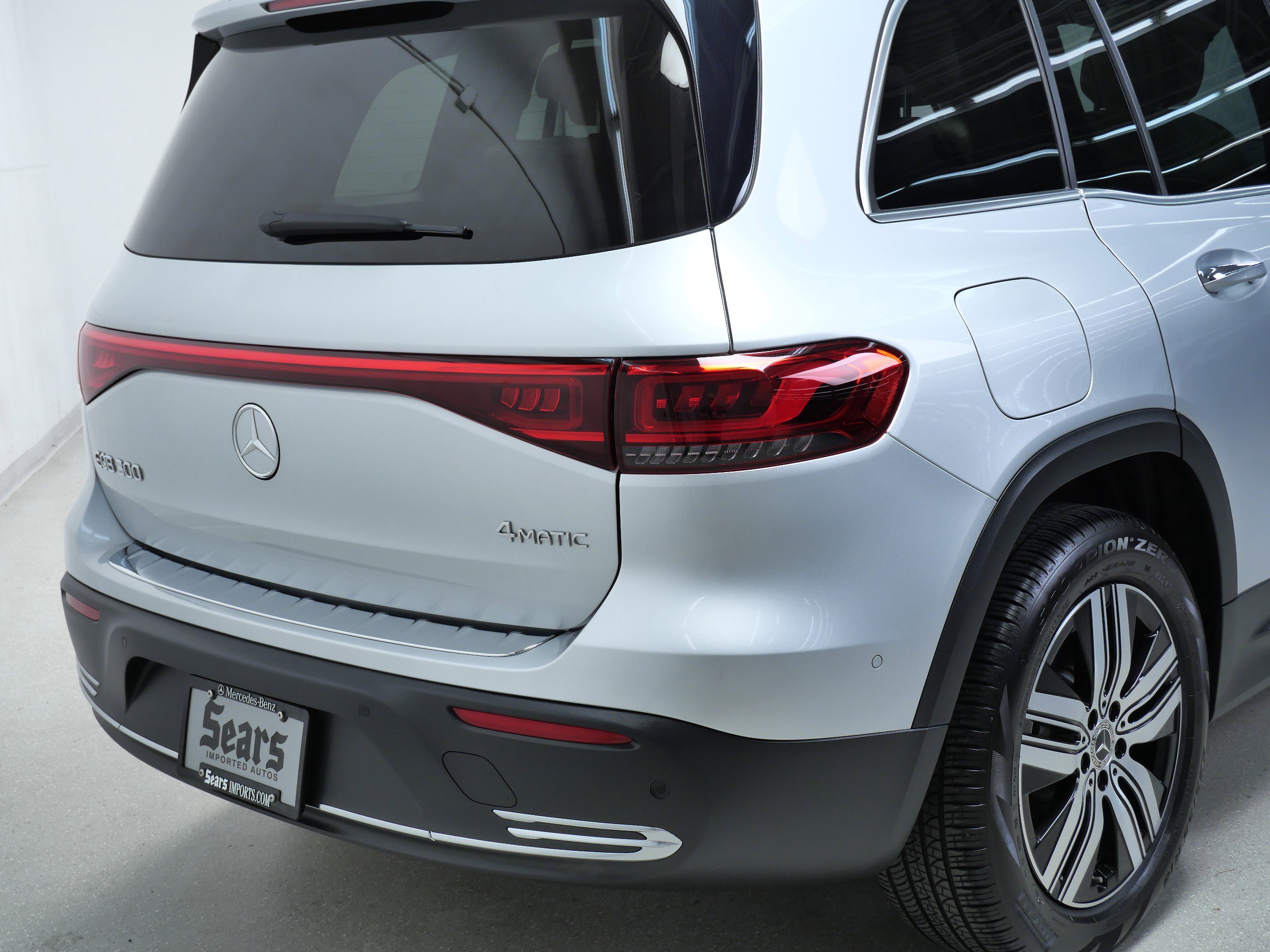 2023 Mercedes Benz EQB 300 4MATIC photo 4