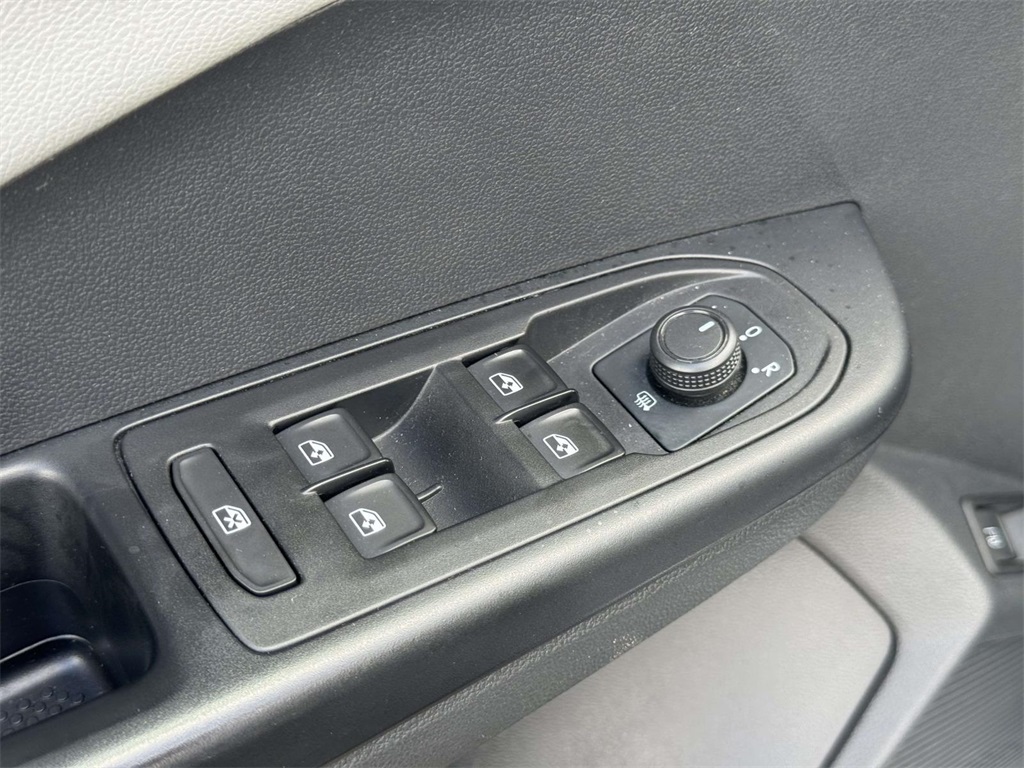 2022 Volkswagen Taos SEL photo 25