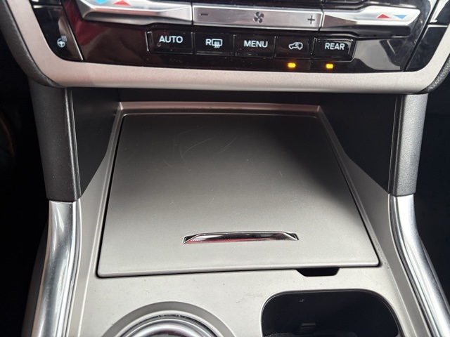 2023 Ford Explorer XLT photo 17