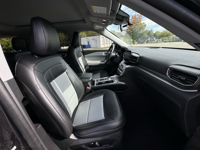 2023 Ford Explorer XLT photo 10