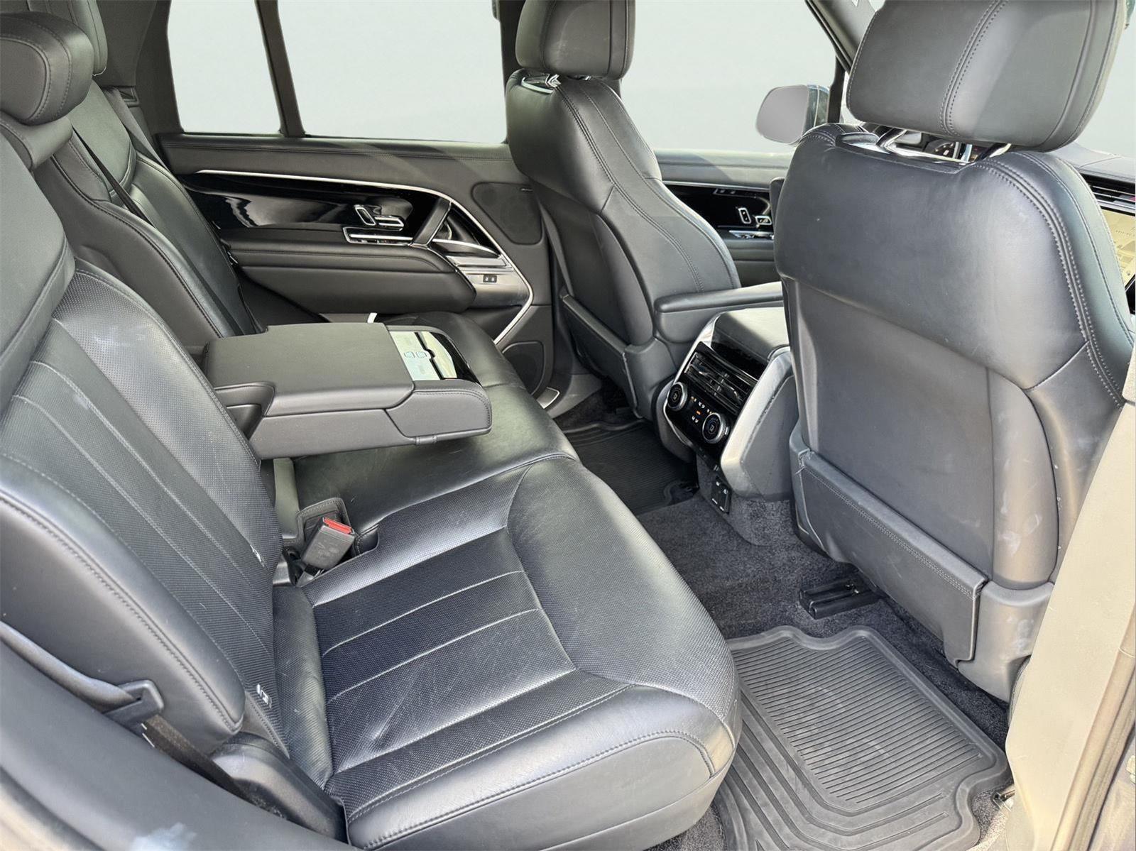 2023 Land Rover Range Rover SE photo 24