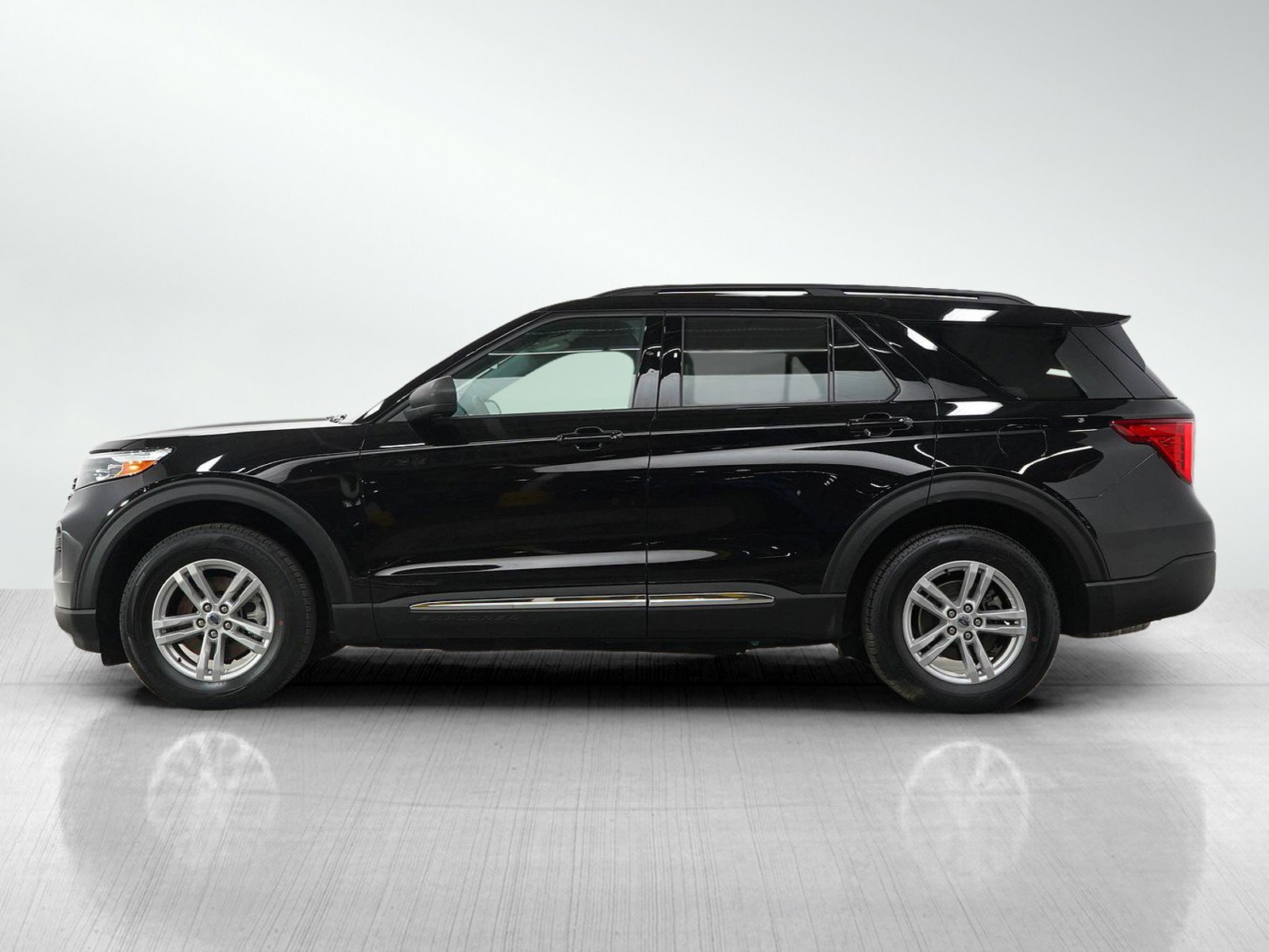 Used 2021 Ford Explorer XLT with VIN 1FMSK8DH6MGB79512 for sale in Hopkins, Minnesota