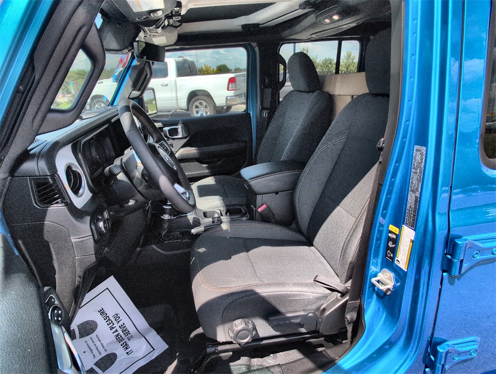 2024 Jeep Wrangler Sahara photo 9