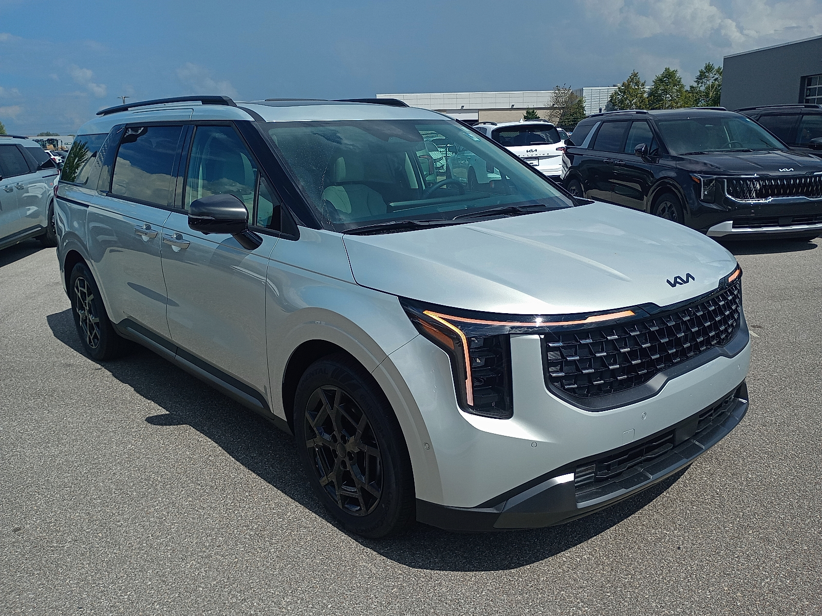 2026 Kia Carnival SX's photo