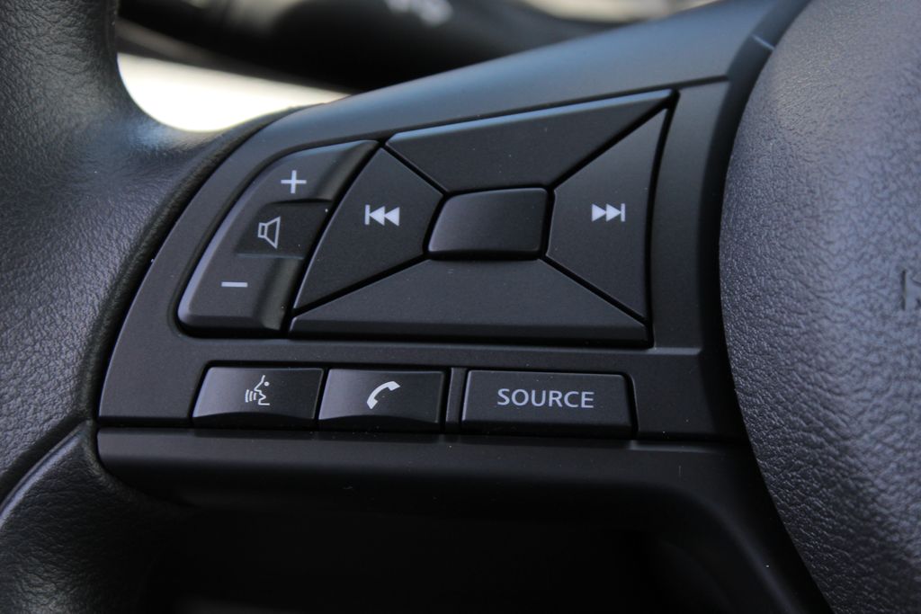 2025 Nissan Versa 1.6 S photo 24