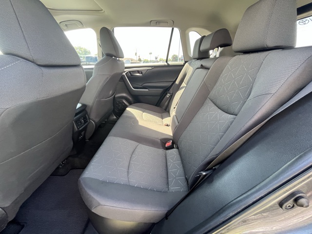 2022 Toyota RAV4 Hybrid XLE photo 8