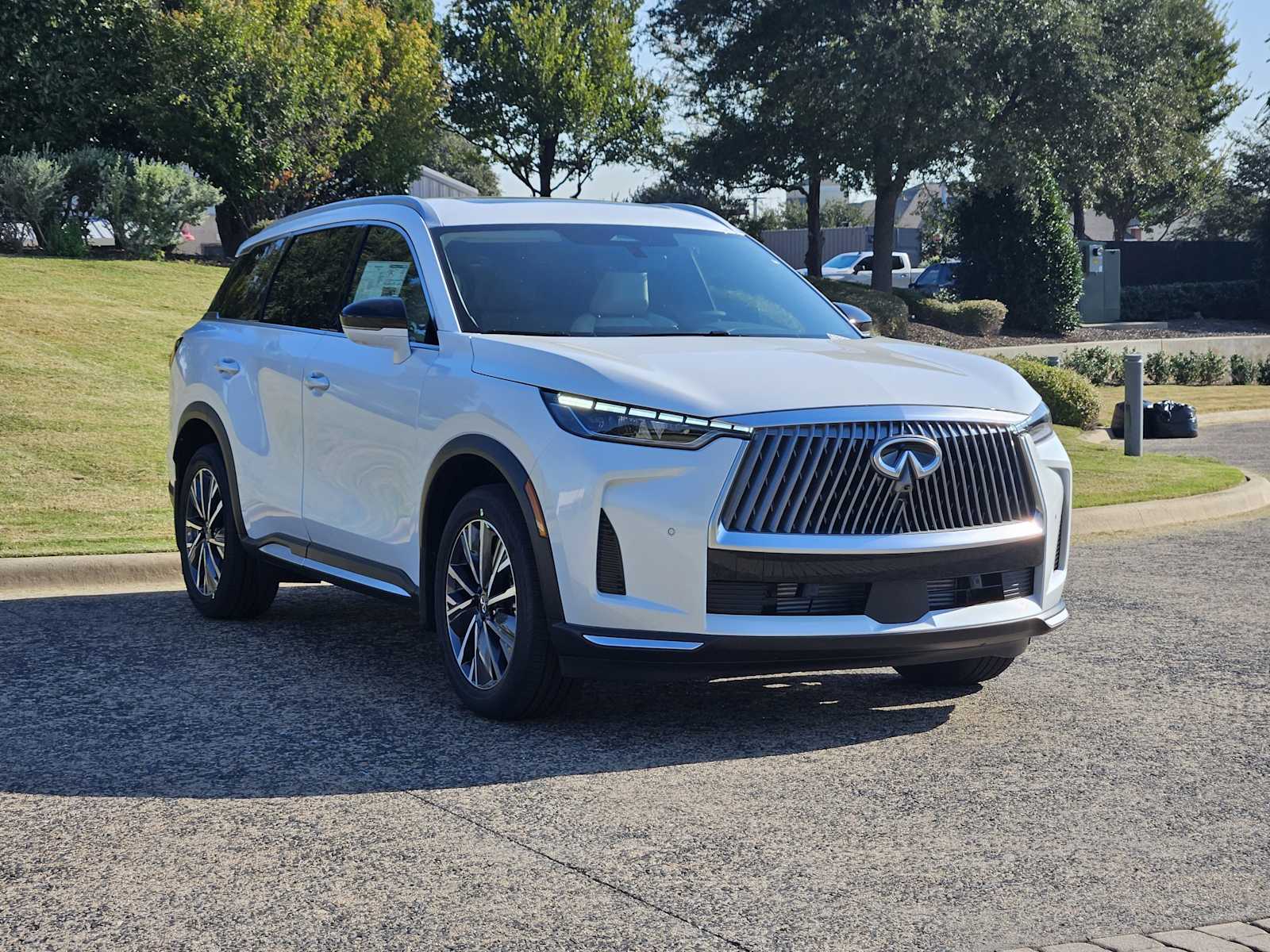 2026 Infiniti QX60 Luxe photo 2