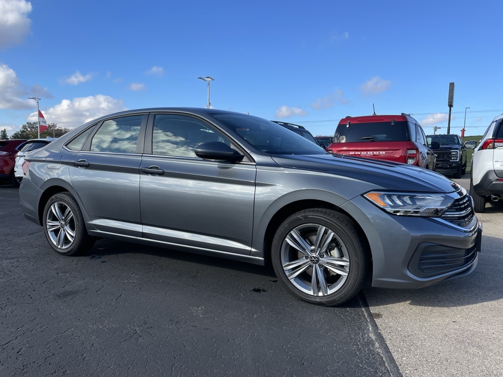 Used 2024 Volkswagen Jetta SE with VIN 3VW7M7BU3RM012954 for sale in Beaver Dam, WI